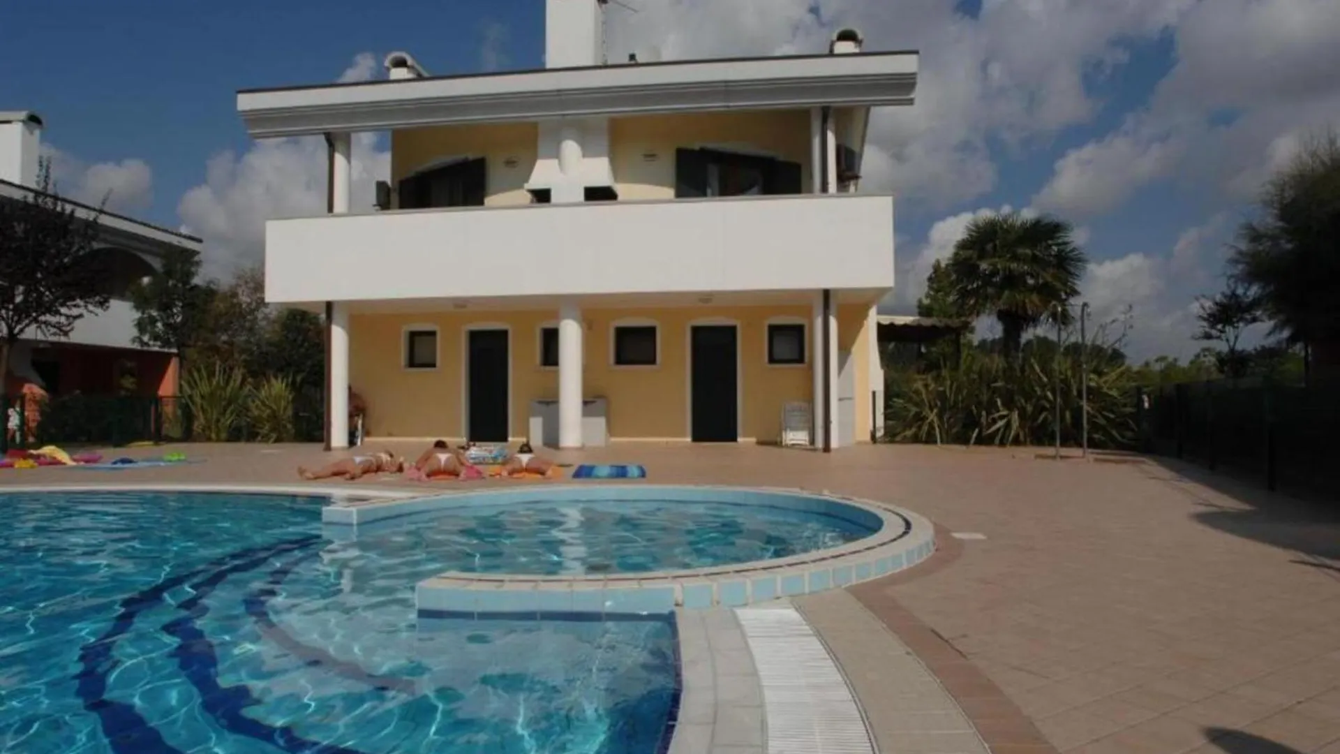 Amazing Apartment With Terrace For 5 Guests Bibione